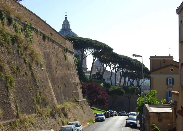 Vatican Apartahotel 3*